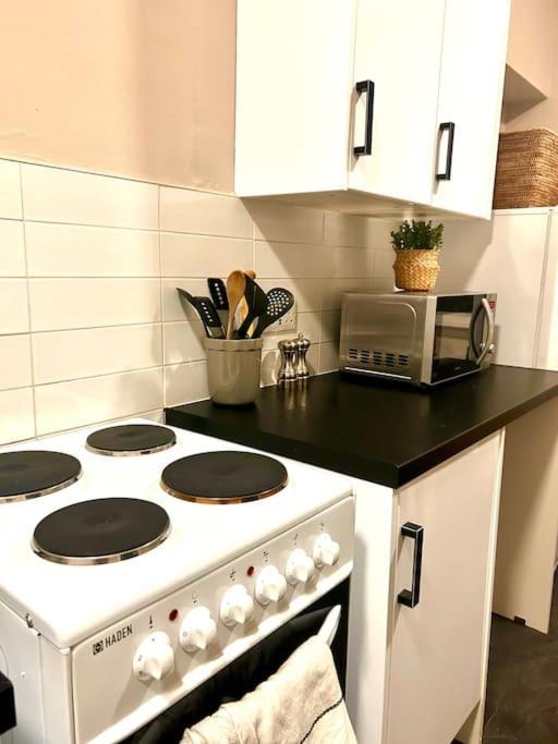 Large 2 Bedroom, Ground Floor Flat, Close To City Edimburgo Exterior foto