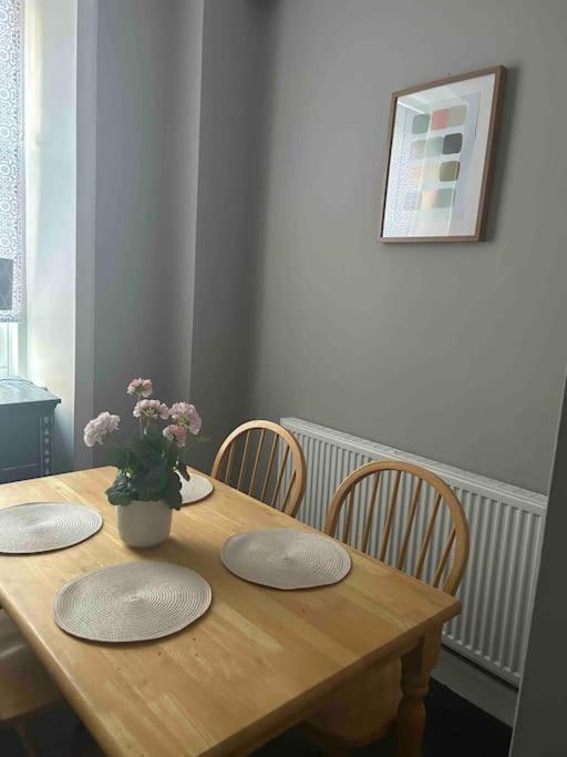 Large 2 Bedroom, Ground Floor Flat, Close To City Edimburgo Exterior foto